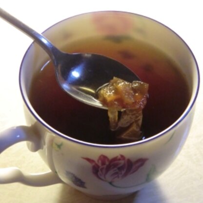 お鍋で紅茶を入れるとティーポットの保温とかに気を遣わなくていいのがいいですね。マーマレードの甘味と香りでさっぱりおいしく頂きました。